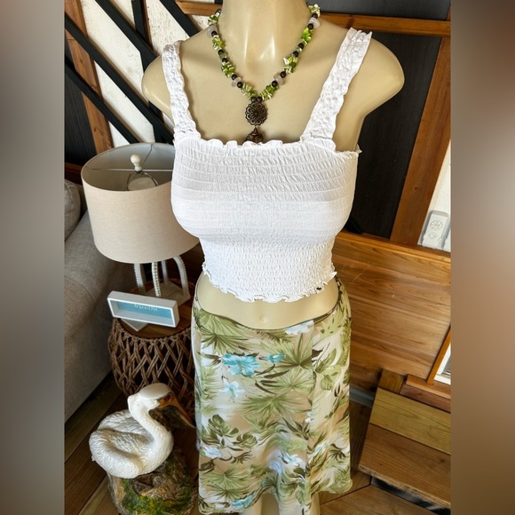 Unknown brand size 10 skirt green flower pattern pre loved - Picture 3 of 9